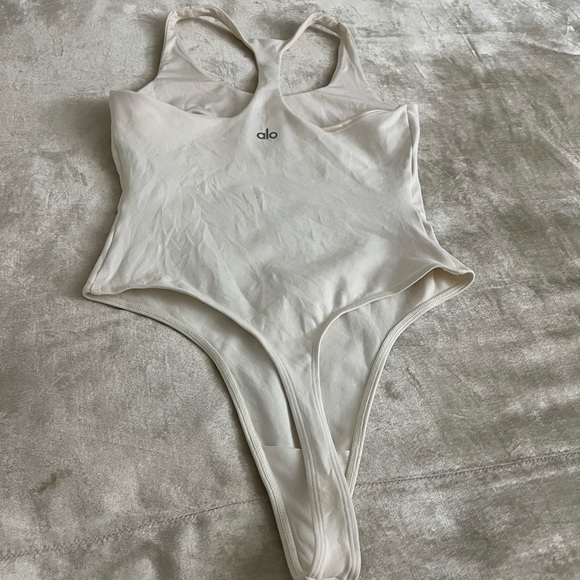 Alo sleek body size small color off white - Picture 3 of 4